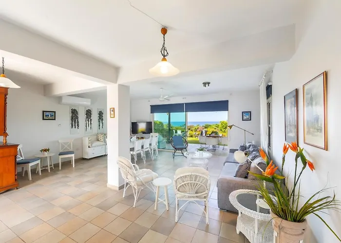 Villa Sirina Waterfront *